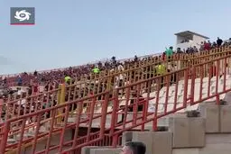 تشویق علی دایی از سوی پرسپولیسی ها