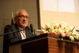 دست یافتن و رسیدن به کارآمدی تنها از میدان رقابت می‌گذرد/ با مردم نمی‌شود با روش‌های حذفی و فشار قانون روبرو شد/ کارد به استخوان مردم رسیده