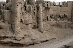 کارگاه تولید پنیر در قلعه ساسانی ساخته می‌شود / خبری از میراث فرهنگی نیست  