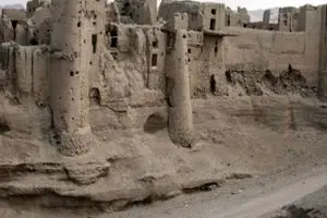 کارگاه تولید پنیر در قلعه ساسانی ساخته می‌شود / خبری از میراث فرهنگی نیست
