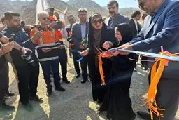 افتتاح یک جاده کرمان به دست دخترک دهبکری