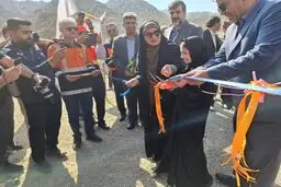 افتتاح یک جاده کرمان به دست دخترک دهبکری