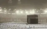 صاعقه شدید به برج مکه برخورد کرد / طوفان در کعبه 