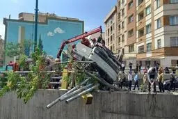 واژگونی خودروی حامل کپسول‌های گاز مایع جان راننده را گرفت/ ویدیو