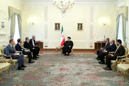 الرئیس الایرانی یستلم اوراق اعتماد سفراء روسیا وفنزویلا ومالیزیا الجدد