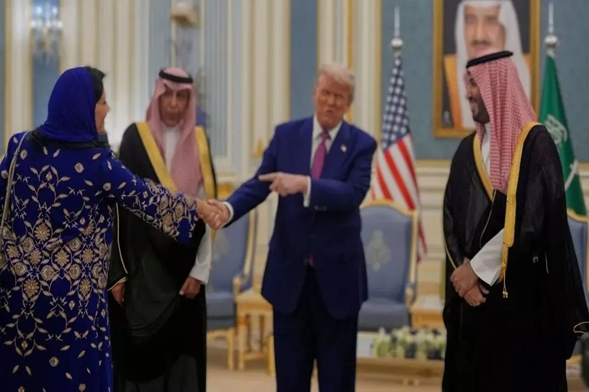 دست‌دادن دیپلمات‌های زن عربستان با ترامپ از دوربین رسانه ها +عکس