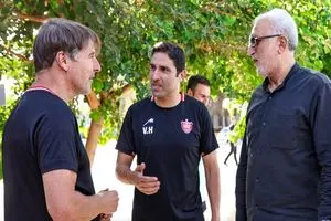 مربی وحید هاشمیان در تمرینات پرسپولیس حاضر شد