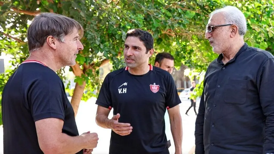 مربی وحید هاشمیان در تمرینات پرسپولیس حاضر شد