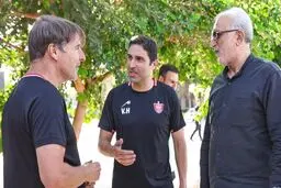 مربی وحید هاشمیان در تمرینات پرسپولیس حاضر شد