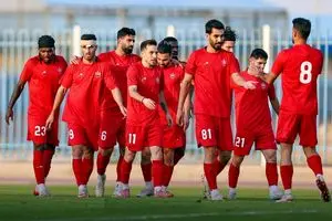 تماشاگران پرسپولیس مقابل فجرسپاسی از قبرستان عبور کردند