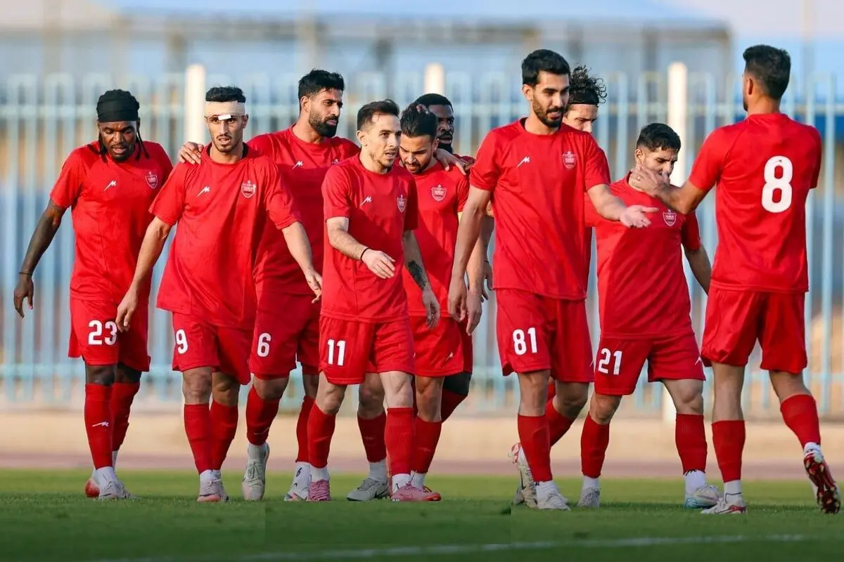 تماشاگران  پرسپولیس مقابل فجرسپاسی  از  قبرستان عبور کردند 