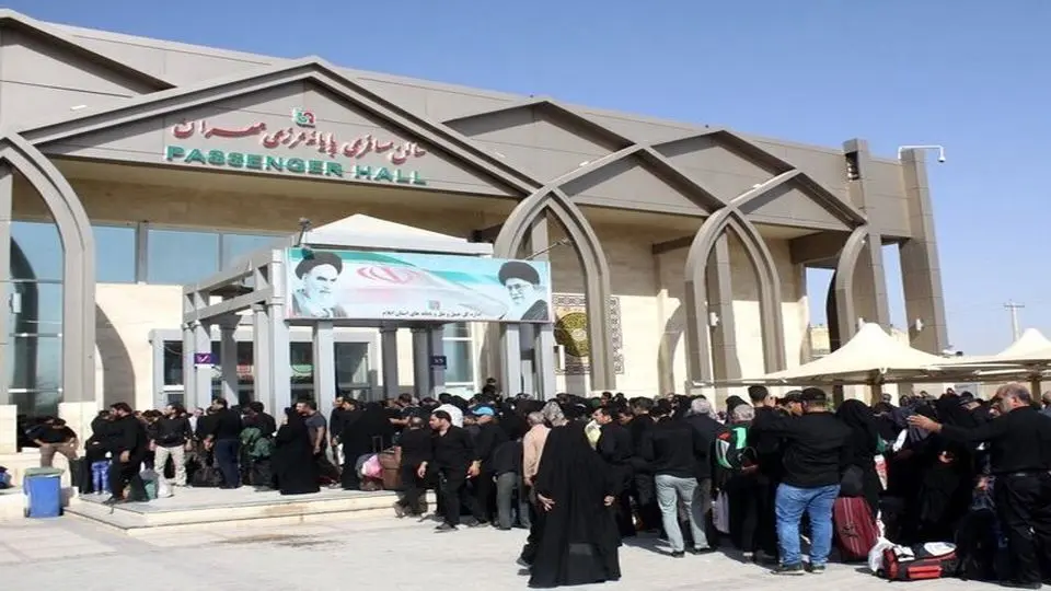 ازدحام جمعیت در پایانه مرزی مهران 
