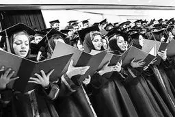 بررسی نقش زنان  در توسعه سیاسی و اجتماعی