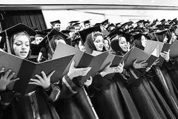 بررسی نقش زنان  در توسعه سیاسی و اجتماعی
