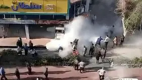 روایت جدید از رفتار ماموران شهرداری اهواز با جوان اهوازی که خودسوزی کرد؛ احمد با تن سوخته وسط خیابان بود اما ماموران می‌خواستند او را سوار وانت کنند!