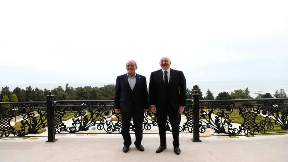 سوژه جدید کیهان برای حمله به پزشکیان؛ چرا به باکو سفر می‌کنید!