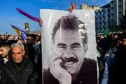 تفنگ‌ها را زمین بگذارید

