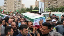 بی‌قراری خانواده ۲ شهید نیروی پدافند هوایی ارتش در مراسم تشییع + عکس