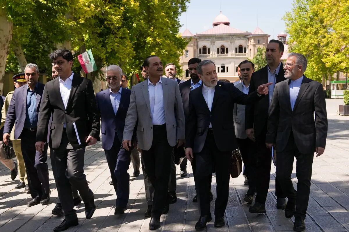 بازدید عاصم منیر از میدان مشق همراه با عراقچی + عکس