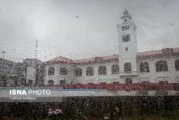 تصاویر چشم نواز از بارش باران در میدان شهرداری رشت