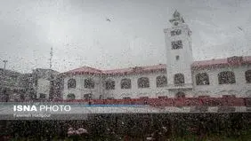 تصاویر چشم نواز از بارش باران در میدان شهرداری رشت