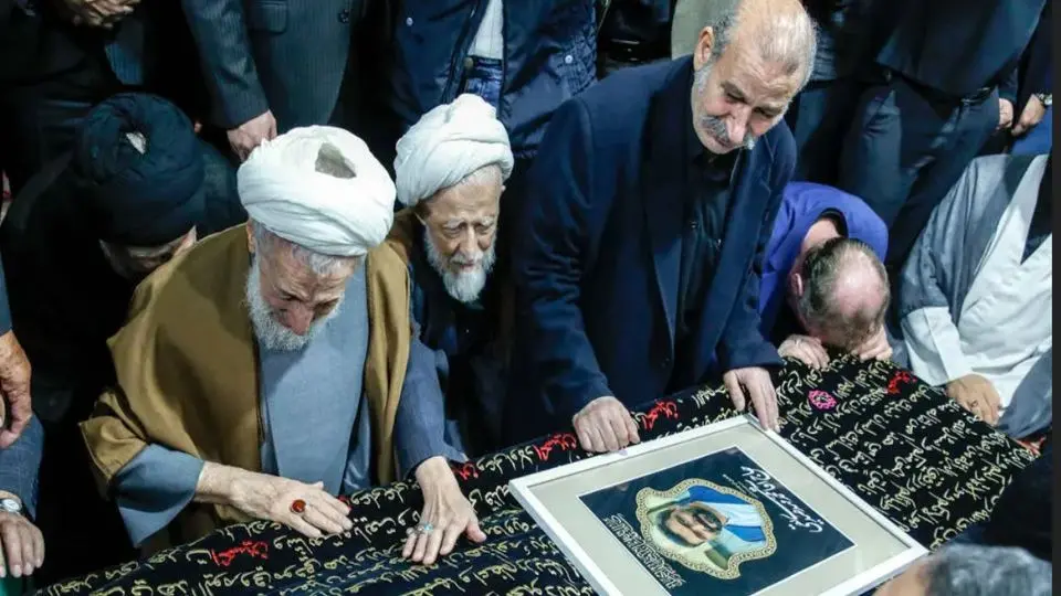 گریه‌های ناتمام کاظم صدیقی در تشییع پیکر فرزندش + عکس