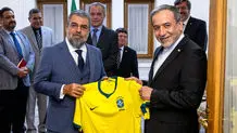 عراقچی پیراهن تیم ملی فوتبال برزیل و آرژانتین را هدیه گرفت + عکس
