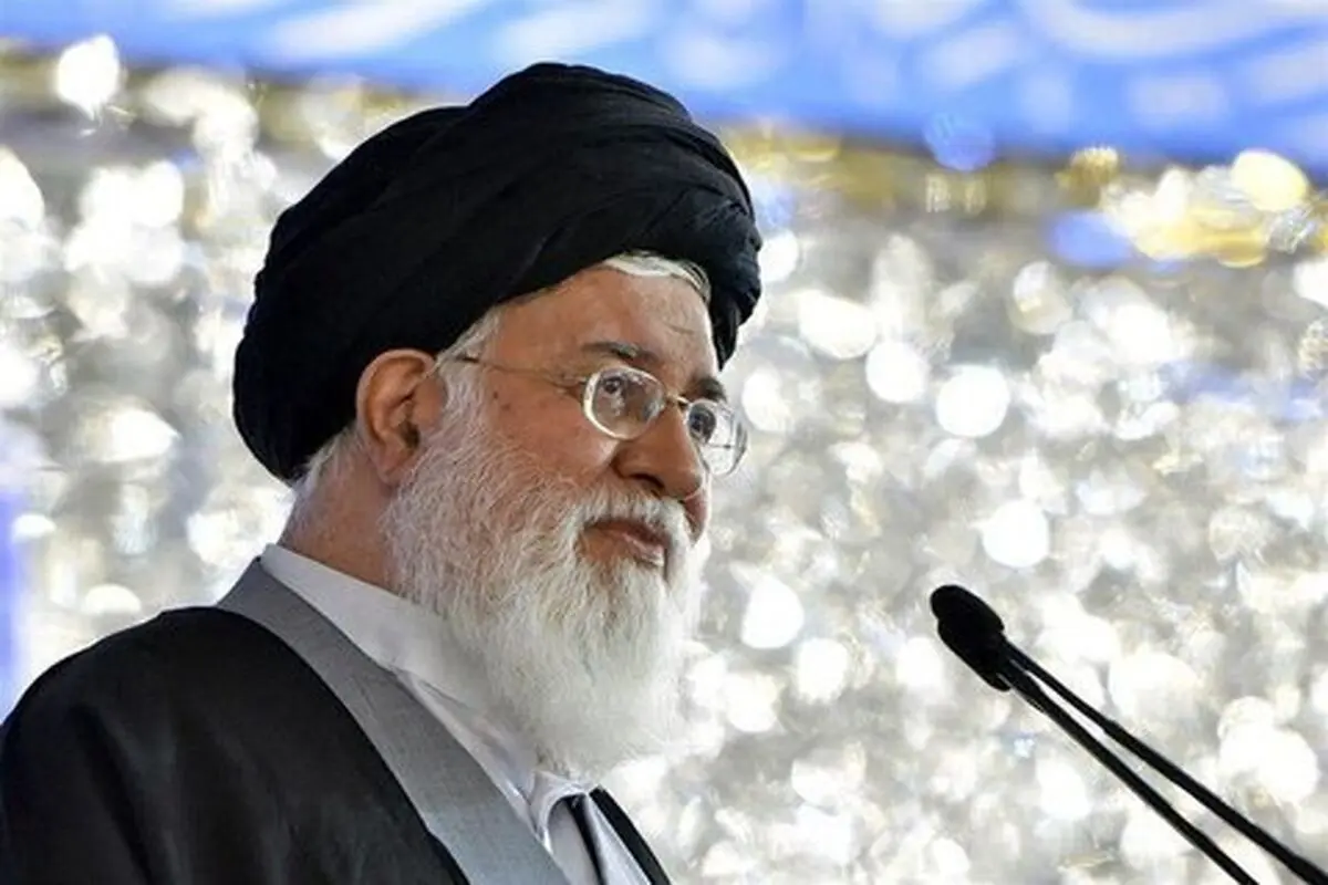 بعد از حجاب که در راس مسائل است، مساله فسلطین باید مورد توجه باشد