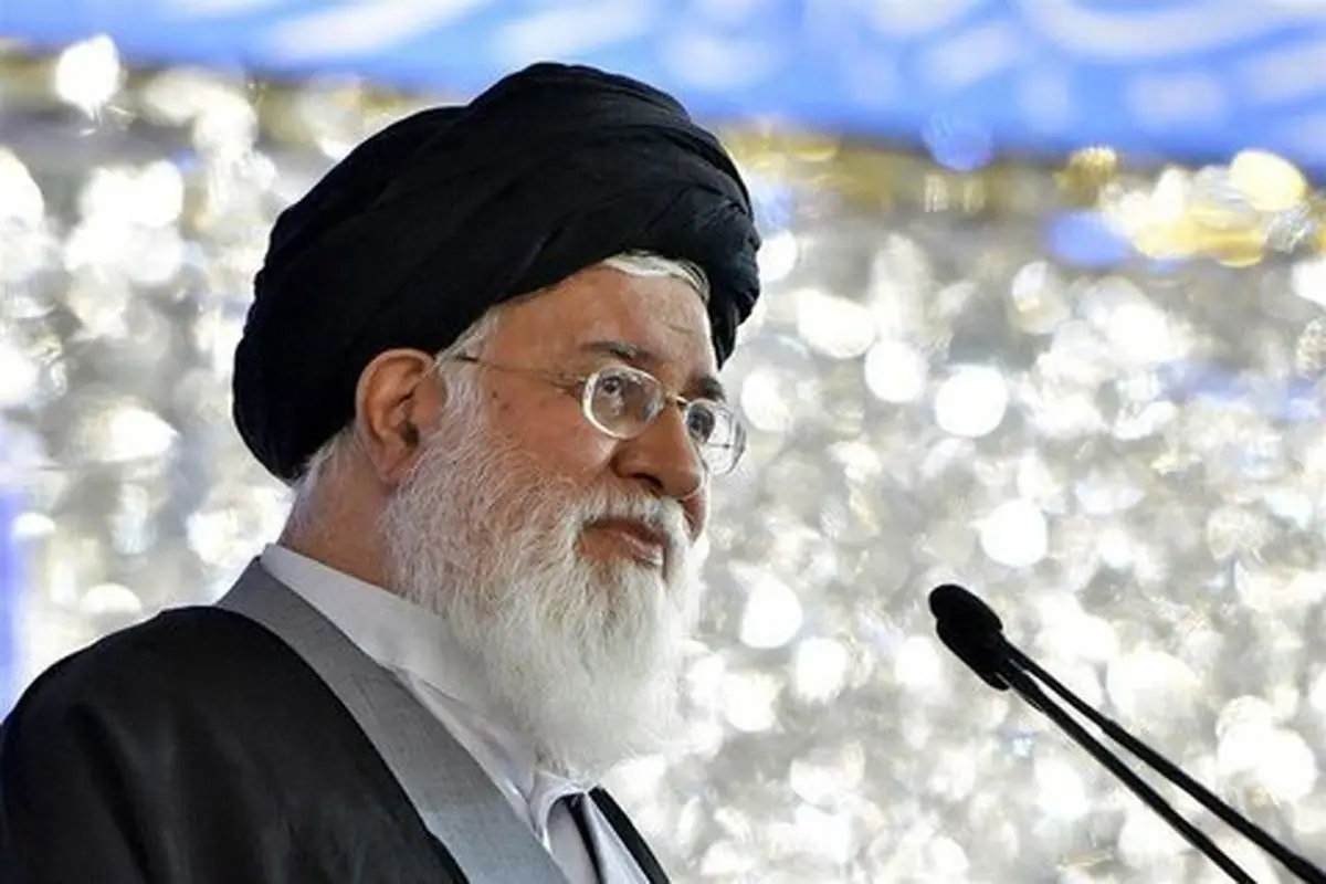 بعد از حجاب که در راس مسائل است، مساله فسلطین باید مورد توجه باشد