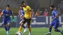 مصدومیت 2 عکاس ورزشی به علت پرتاب ترقه/ ویدئو

