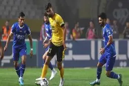 مصدومیت 2 عکاس ورزشی به علت پرتاب ترقه/ ویدئو

