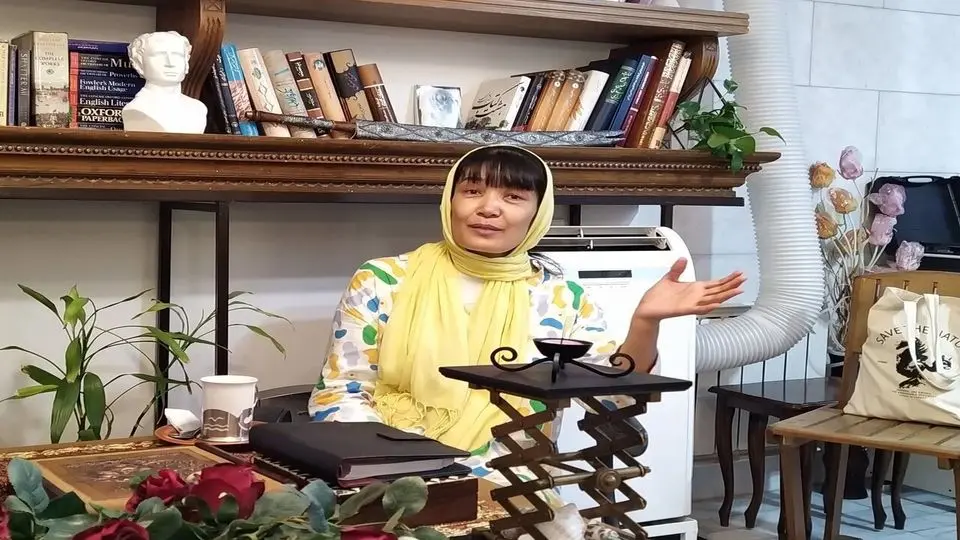 أستاذة کازاخستانیة: الأدب الفارسی یرمز الى الحب و التعزیز الثقافی