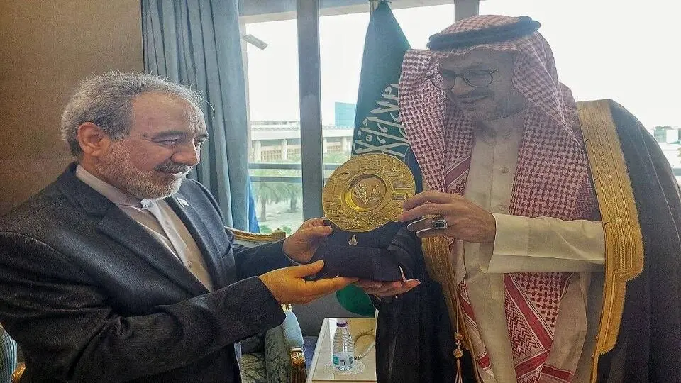 القنصل العام للجمهوریة الإسلامیة الإیرانیة یلتقی رئیس جامعة الملک عبد العزیز