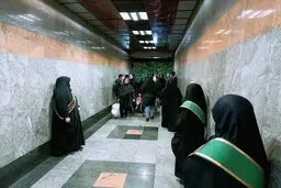 ما محترمانه حجاب سر زنان می‌کنیم