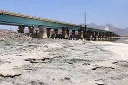 نماینده مجلس: خشکی دریاچه ارومیه تبعات گرانی برای همسایگان ایران خواهد داشت/ حیات ۵ میلیون نفر در معرض خطر است

