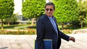 ادای احترام همتی در هواپیما به دانش‌آموزان میناب + عکس