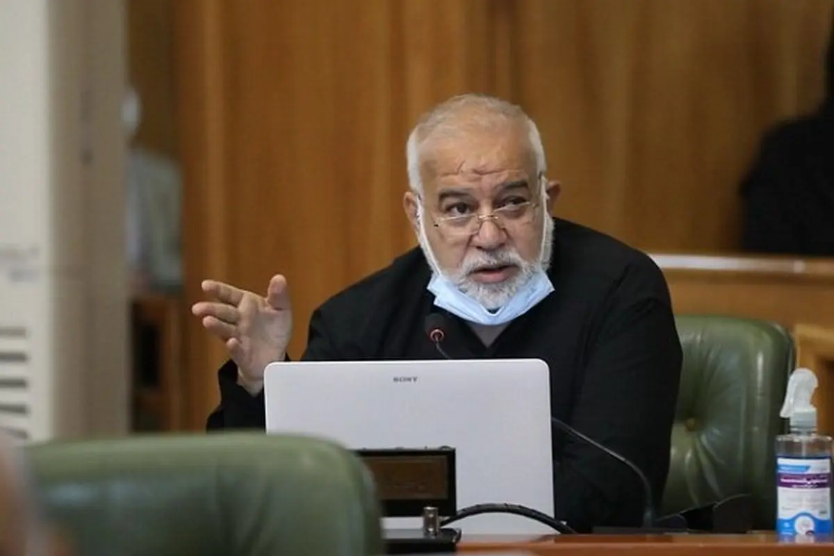 شهر روی هوا، زاکانی مشغول صندلی بازی
