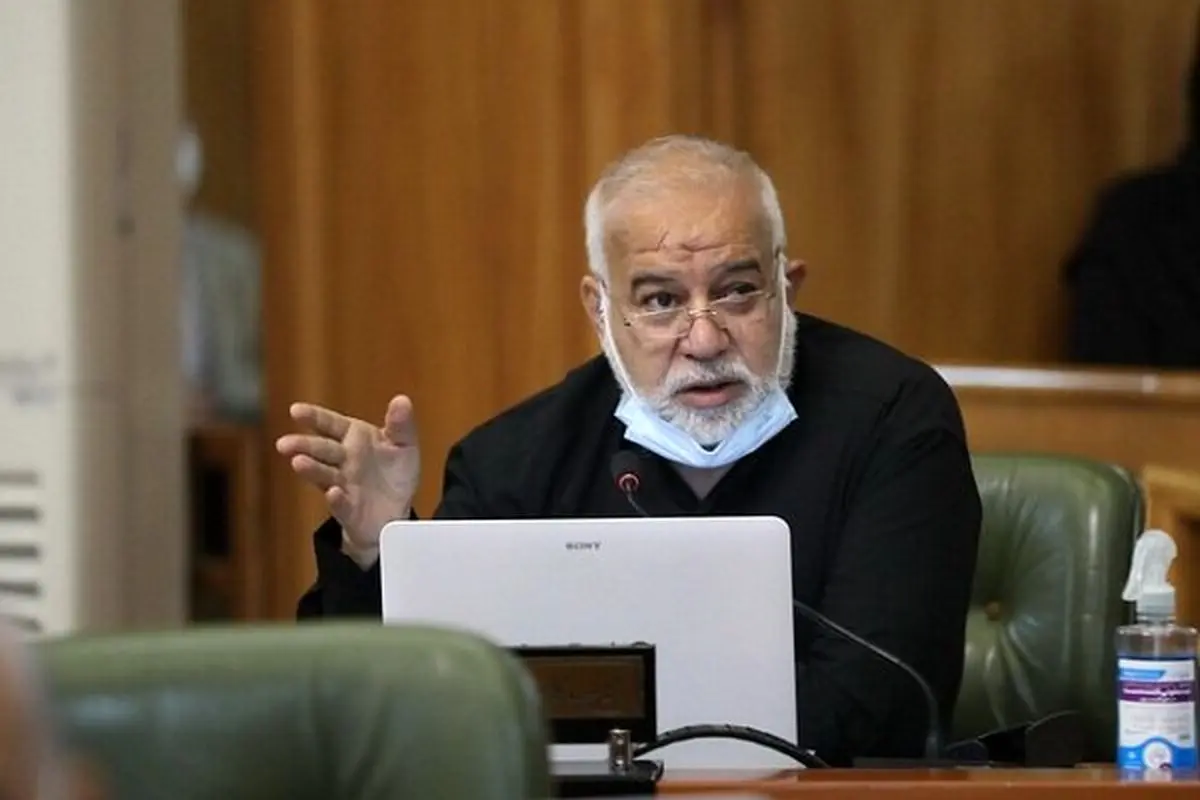 شهر روی هوا، زاکانی مشغول صندلی بازی
