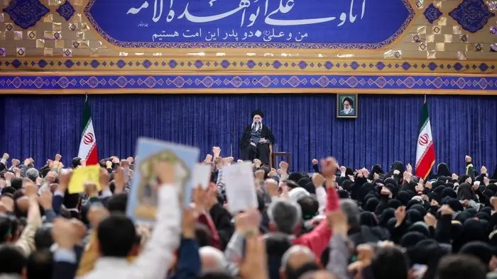 در مقابل جنگ نرم دشمن بی‌تفاوت نباشیم/ با همراهی مردم دشمن را به زانو در می‌آوریم