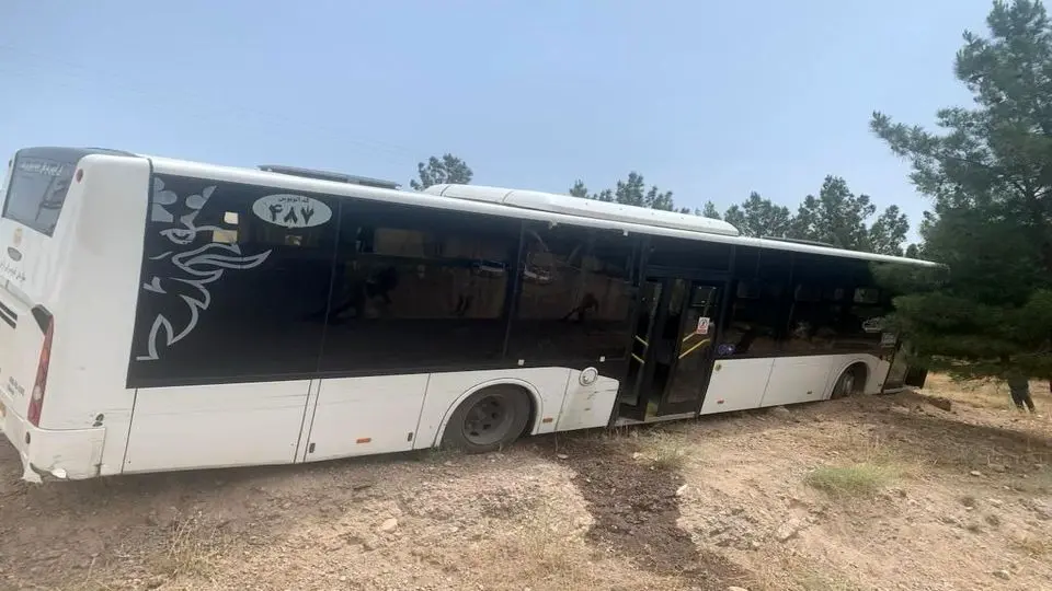 گزارش حادثه اتوبوس حامل دانشآموزان در جاده قزوین اصلاح شد / همه دانش آموزان اتوبوس سالم هستند