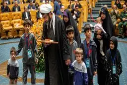 عکس یادگاری مسعود پزشکیان با خانواده پرجمعیت یک روحانی