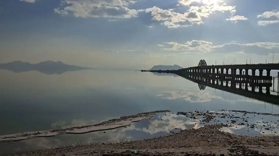 مقدار ورودی آب دریاچه ارومیه را افزایش می‌دهیم