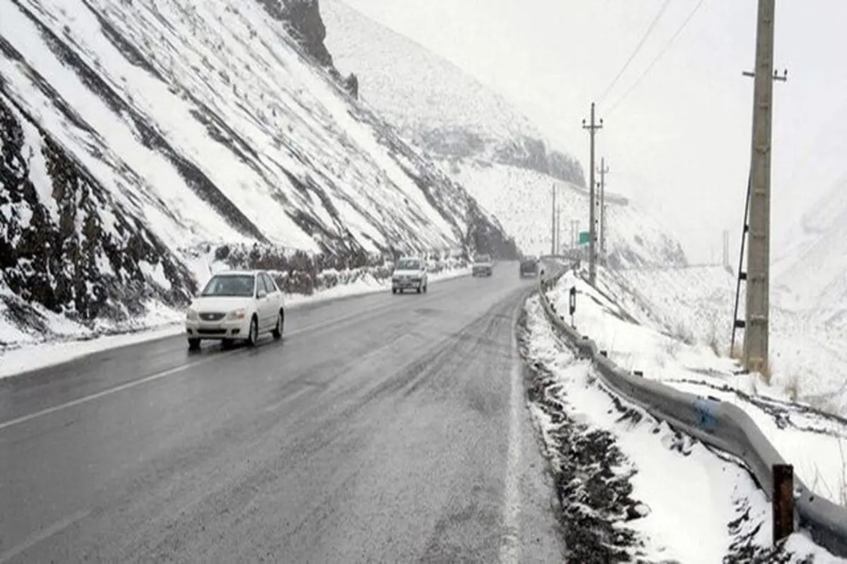 برف و باران در جاده‌های ۱۵ استان کشور

