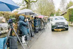 روی خط تعلیق
