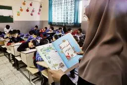 احکام رتبه‌بندی ۱۲۶ هزار معلم بازنشسته صادر شد
