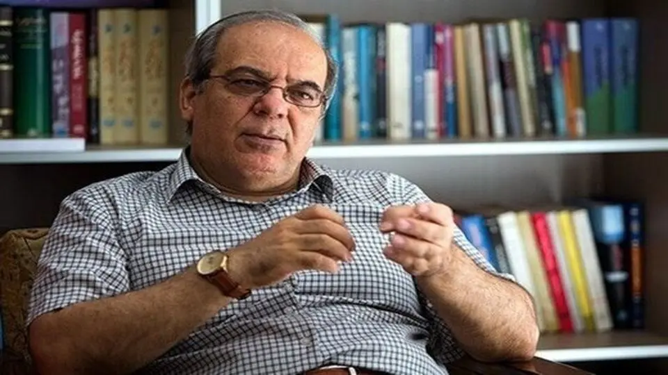 عباس عبدی: حکومت باید درباره حجاب عقب‌نشینی کند 