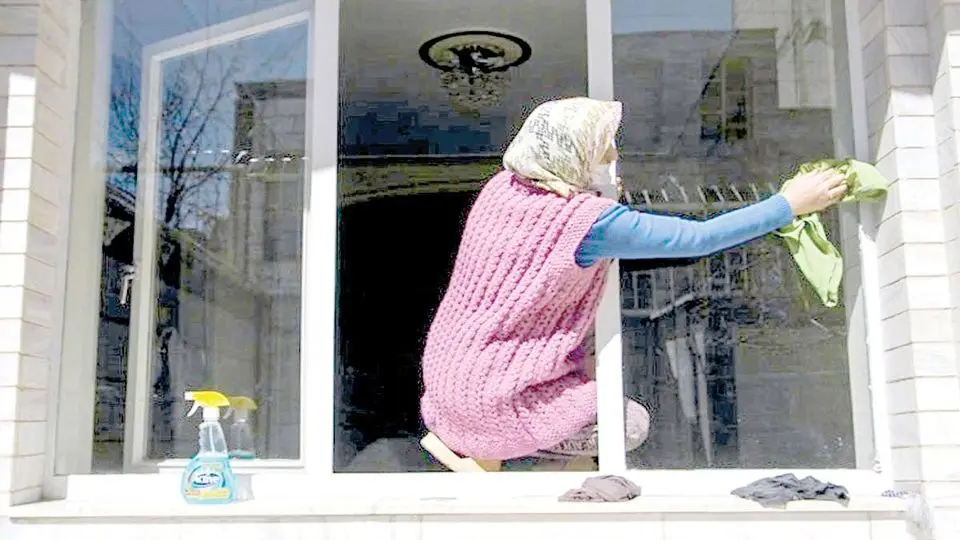 معلمان و پرستارانی که نظافتچی شدند