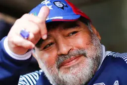 شرایط عجیب سبب مرگ  مارادونا شد / مارادونا تا قبل مرگ منتظر پزشکش بود که نیامد