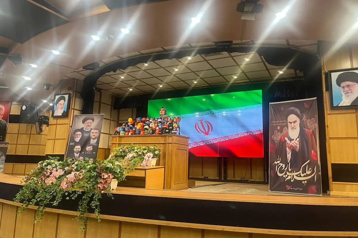 زندانیان سیاسی را آزاد می‌کنم