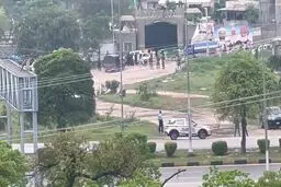 لحظه عزیمت هیئت امریکایی در اسلام‌آباد به محل اقامتشان + ویدیو